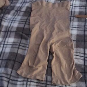 High-Waist Nude Shaping Shorts